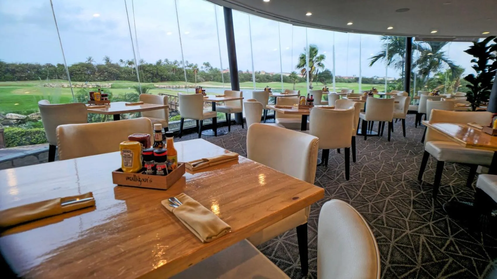 アパートホテル Family-Friendly Divi Golf Resort Steps To The Beach And Pool パームビーチ アルバ